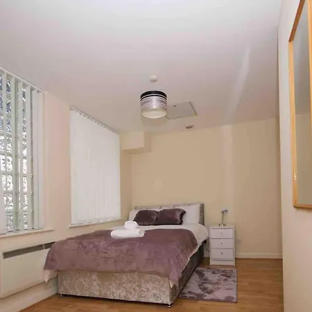 Superb Balconied 2bedroom Flat In Heart Of Centre Lägenhet *