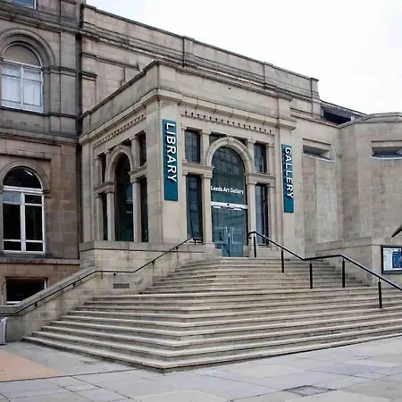 Superb Balconied 2bedroom Flat In Heart Of Centre Lägenhet