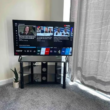 Apartamento Superb Balconied 2bedroom Flat In Heart Of Centre *