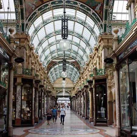 Apartment Superb Balconied 2bedroom Flat In Heart Of Centre *