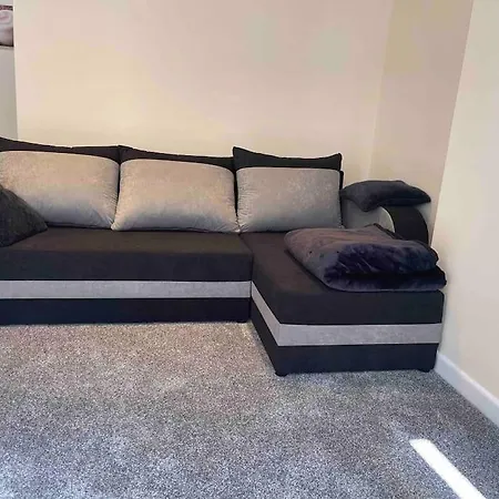 Apartment Superb Balconied 2bedroom Flat In Heart Of Centre *