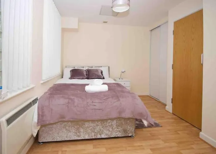 Superb Balconied 2bedroom Flat In Heart Of Centre Апартаменти Лідс