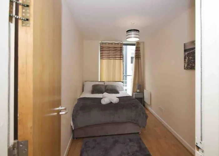 Superb Balconied 2bedroom Flat In Heart Of Centre Апартаменти