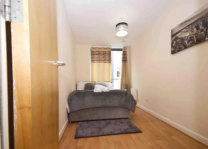 Appartement Superb Balconied 2bedroom Flat In Heart Of Centre *