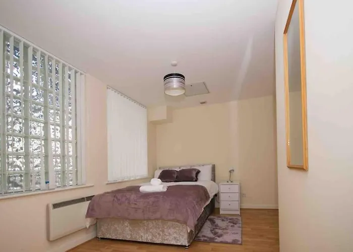 Superb Balconied 2bedroom Flat In Heart Of Centre Appartement *