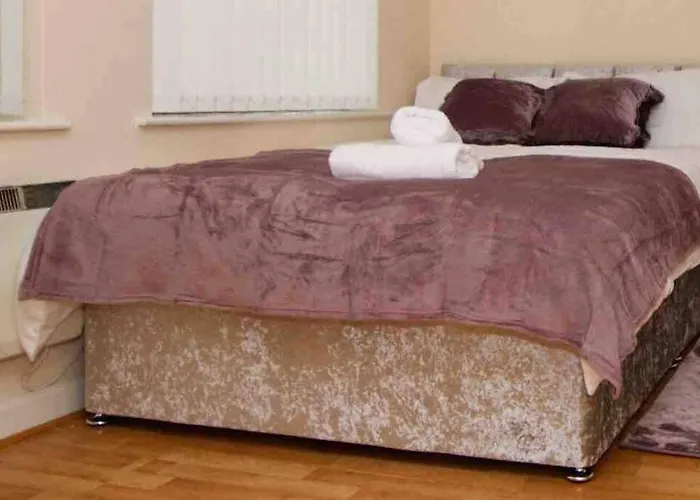 Апартаменти Superb Balconied 2bedroom Flat In Heart Of Centre