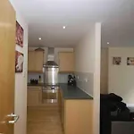 Superb Balconied 2bedroom Flat In Heart Of Centre Apartman *